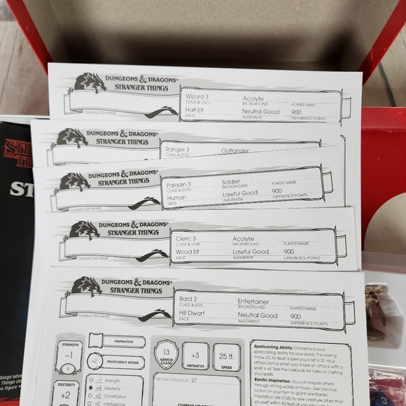 Stranger Things Dungeons & Dragons Starter Set D&D Role-playing  Game 2018 - Picture 14 of 16